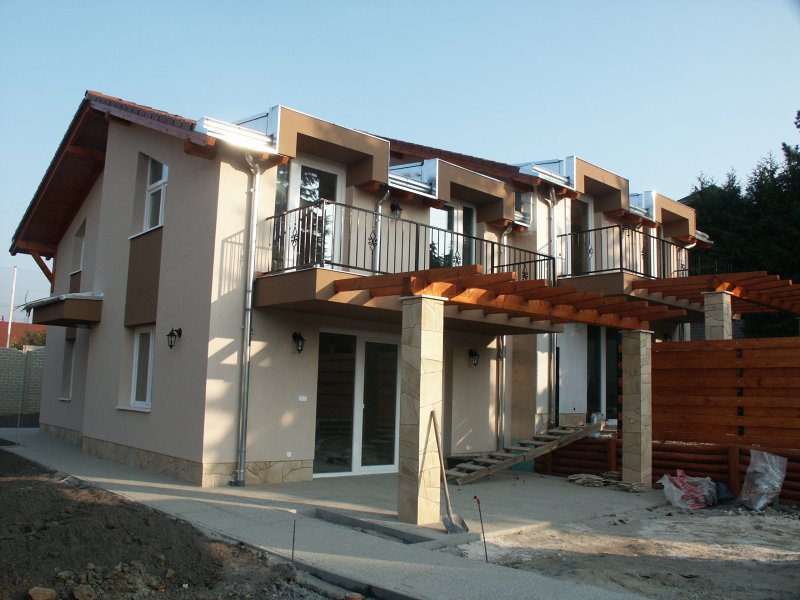 kétszintes ikerház budaörs