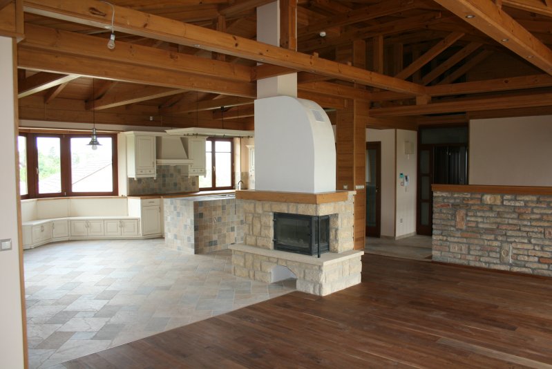 tágas nappali, kandalló