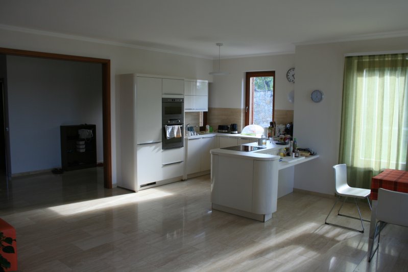 modern világos konyha