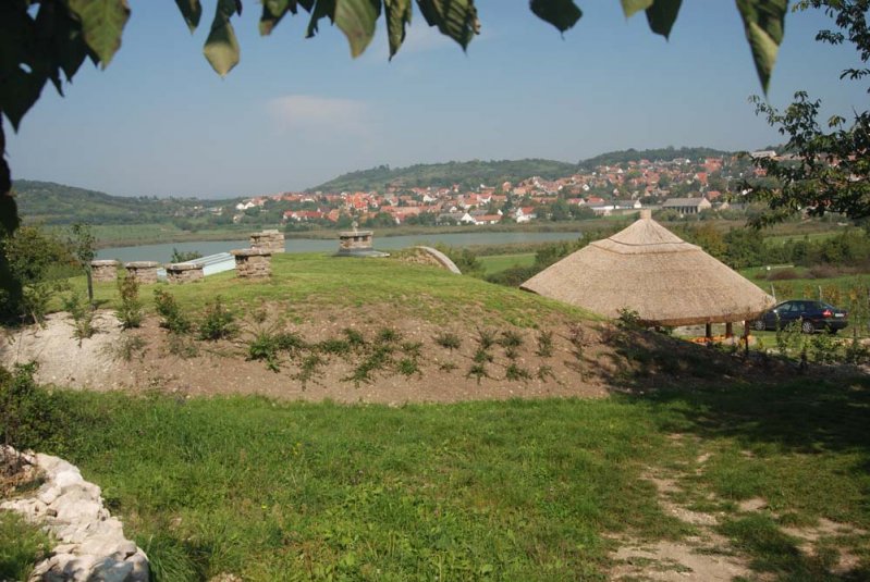 organikus, energiatudatos borospince és nyaraló