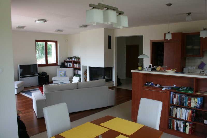 modern nappali, közös légtérrel