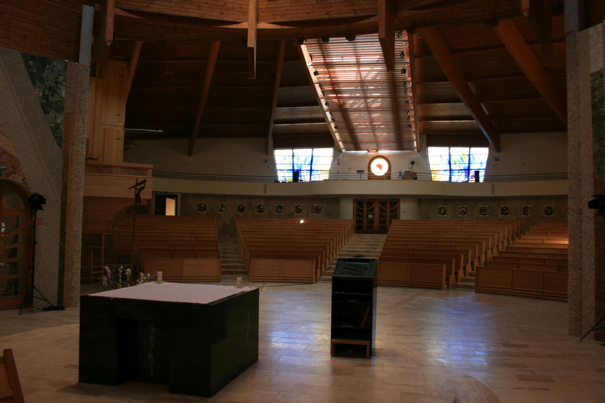 szentély hátulról