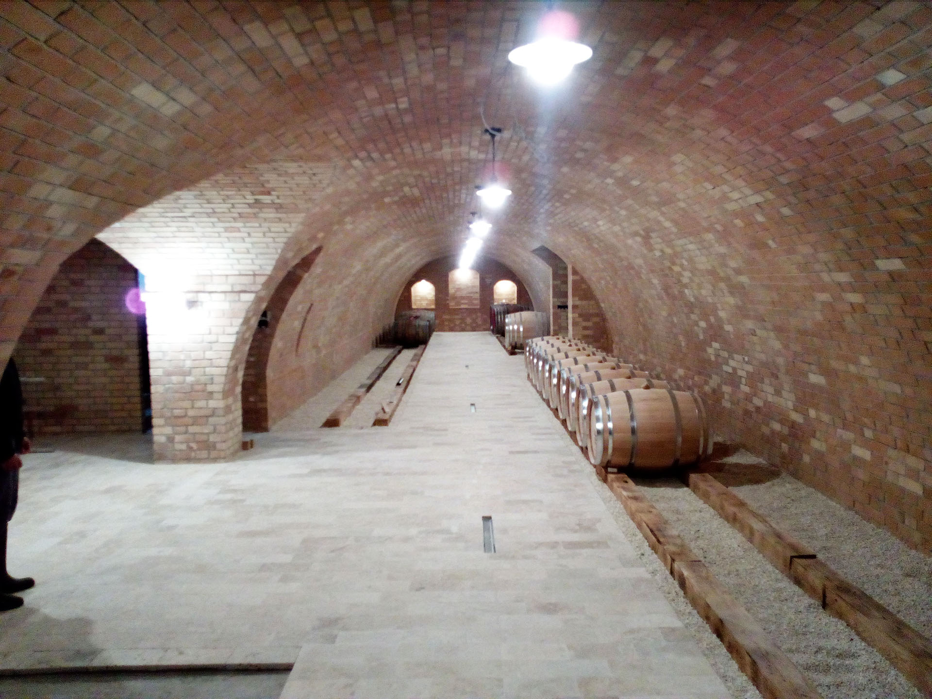 beltér, borospince - tároló