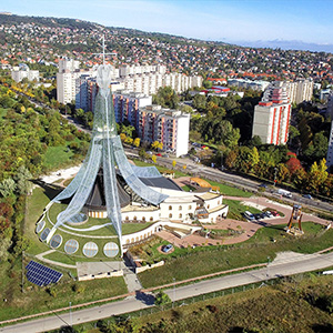 Irodaházak, Középületek